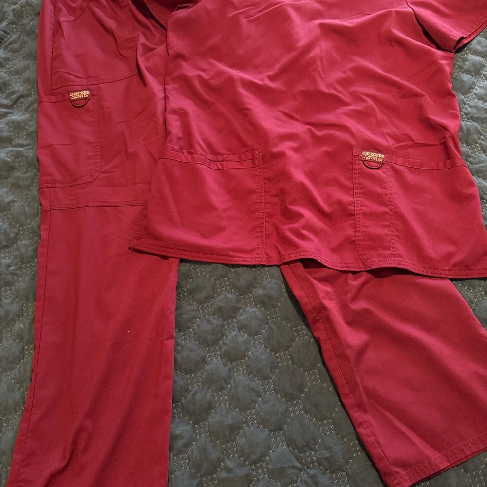 Cherokee revolution Workwear scrub set in wine